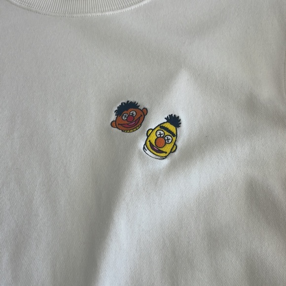 Uniqlo x KAWS crew - Picture 3 of 5